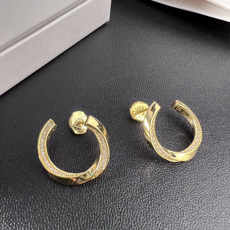 Ce**e earrings